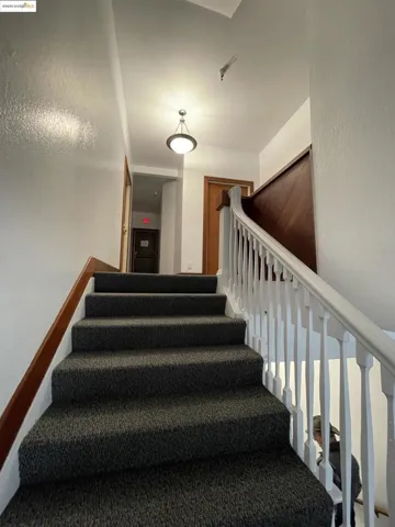 290 Park View Terrace, Oakland, California 94610