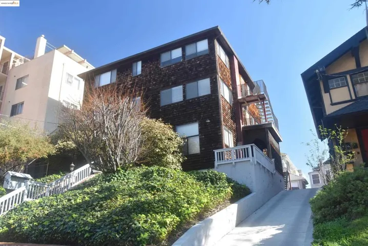 290 Park View Terrace, Oakland, California 94610