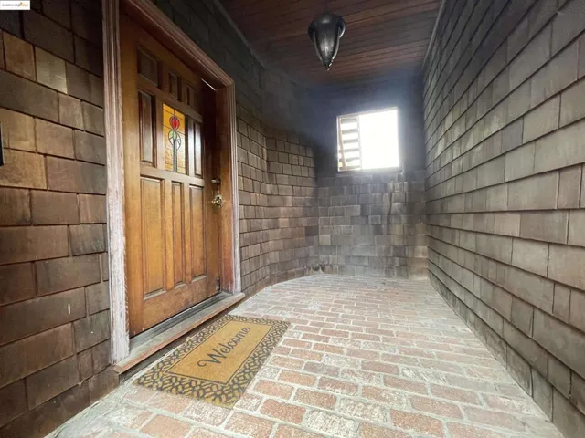 290 Park View Terrace, Oakland, California 94610