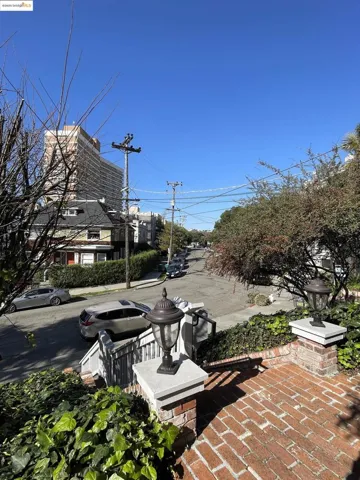 290 Park View Terrace, Oakland, California 94610
