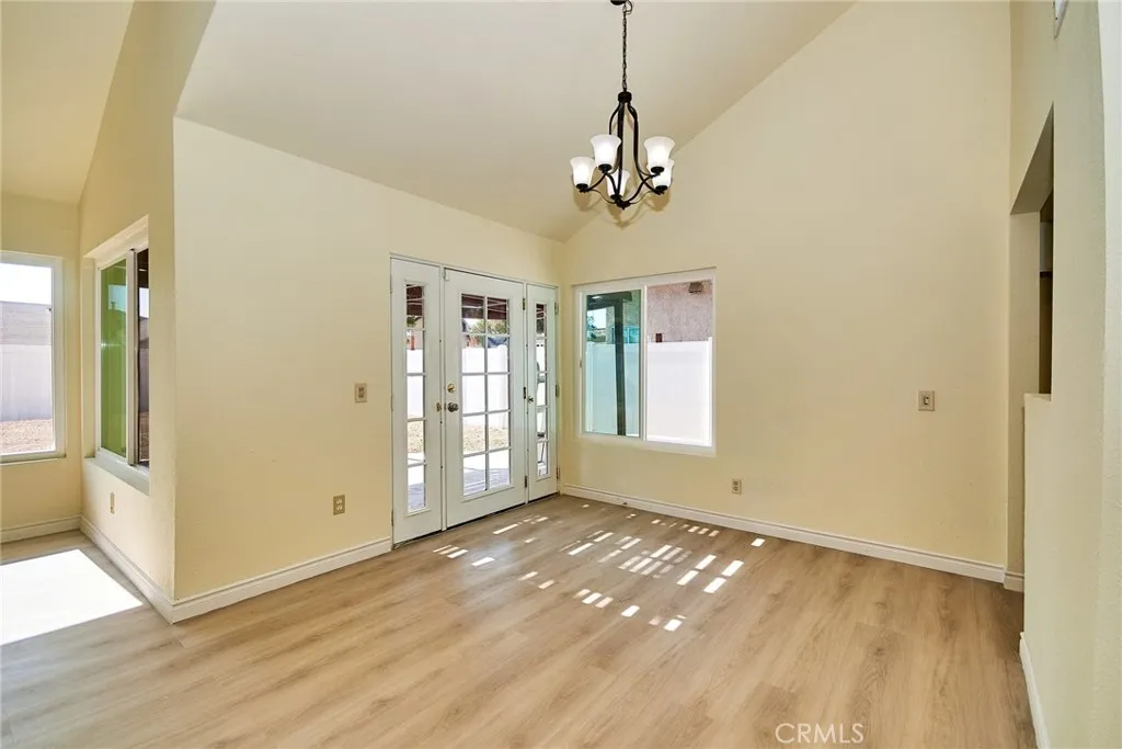 13855 Calada Drive, Moreno Valley, California 92553 home-pic-12