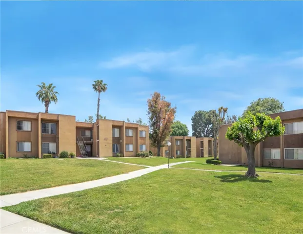 1066 N Orange Street, Riverside, California 92501