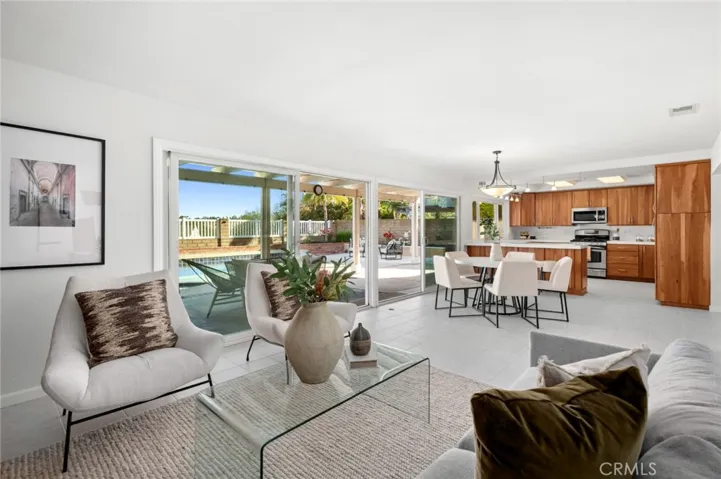 Double sliding doors offer continuous sunshine & spectacular views