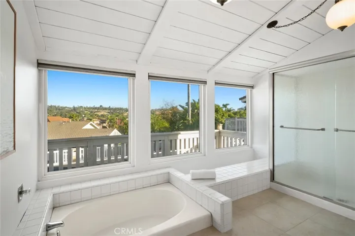 Primary en-suite featuring dual sinks and a soaking tub
