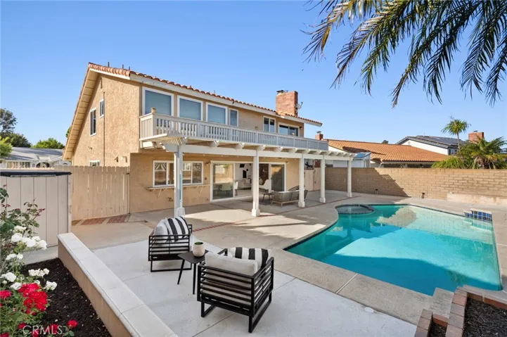 Spend your summer days in this pool