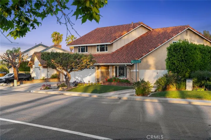  BEAUTIFULLY RENOVATED POOL HOME w/ VIEWS