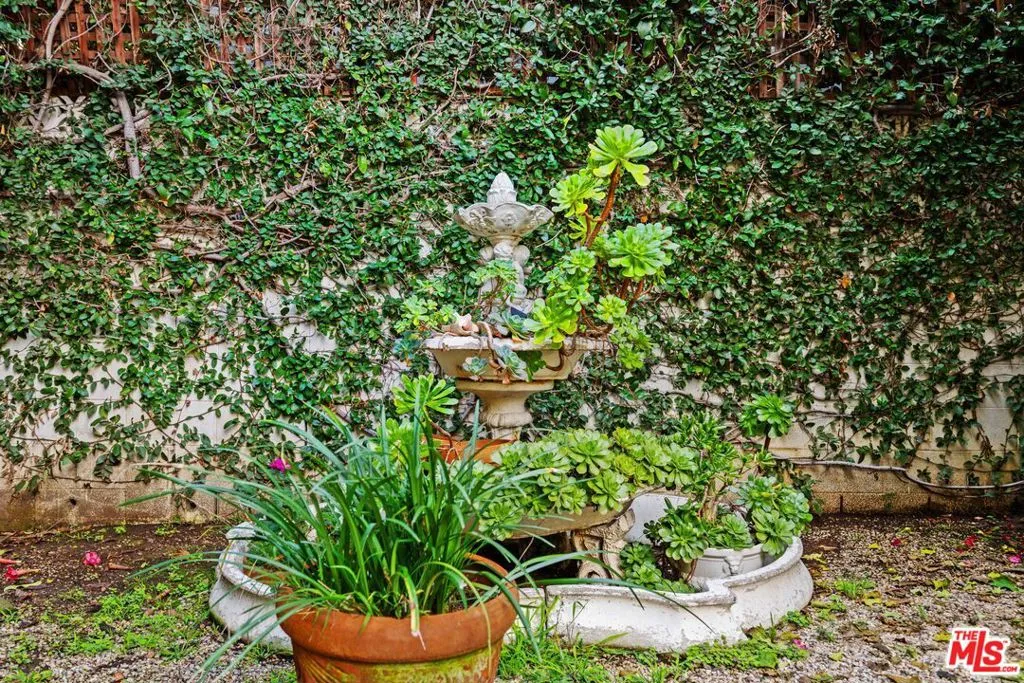 9044 Elevado Street, West Hollywood, California 90069 home-pic-18