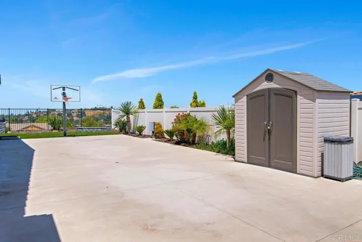 1733 Lemonadeberry Lane, Vista, California 92084