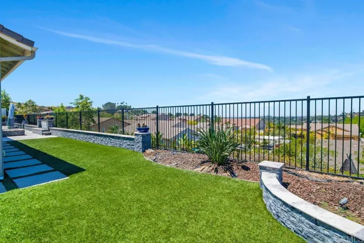 1733 Lemonadeberry Lane, Vista, California 92084