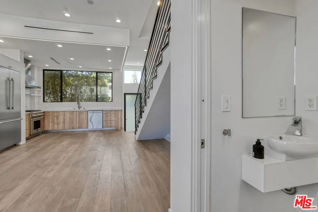 1445 1/2 N Martel Avenue, Los Angeles, California 90046 home-pic-7