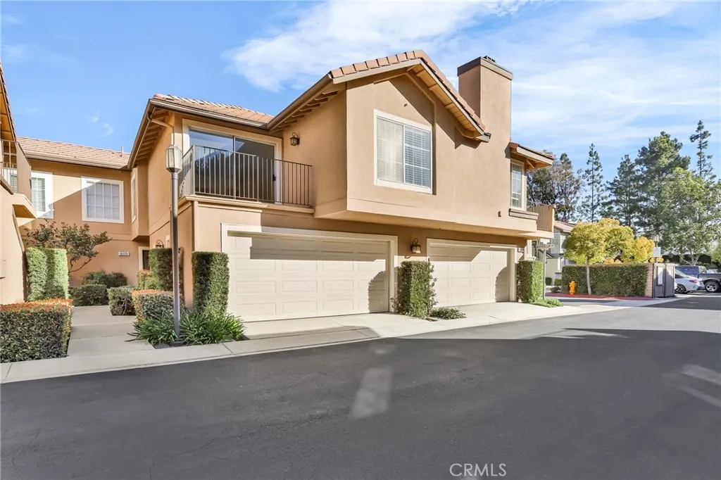 8039 E Snapdragon Lane, Anaheim, California 92808 home-pic-2