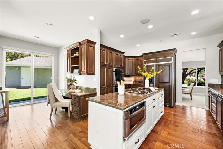 Gourmet kitchen with island