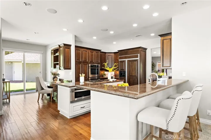 Kitchen breakfast counter