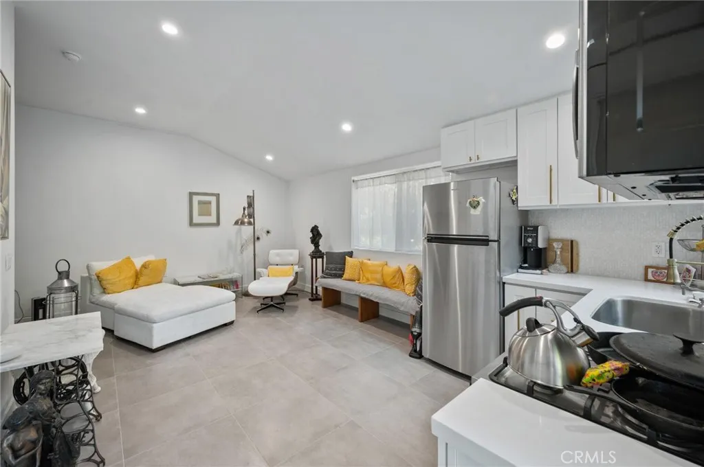 20955 De Mina Street, Woodland Hills, California 91364 home-pic-20