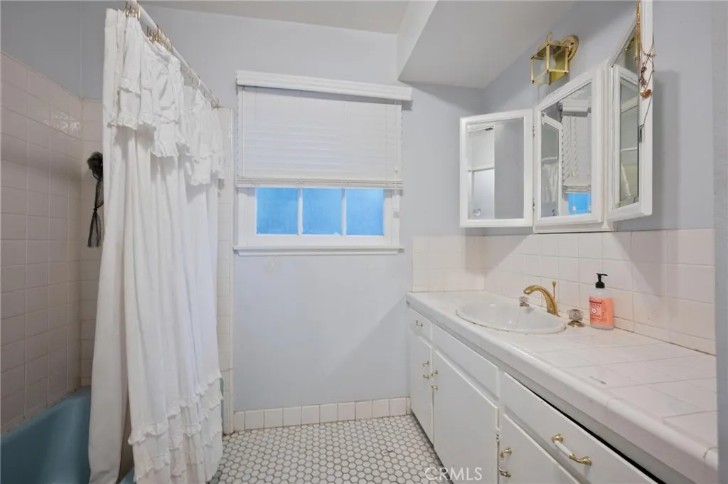 20955 De Mina Street, Woodland Hills, California 91364 home-pic-10