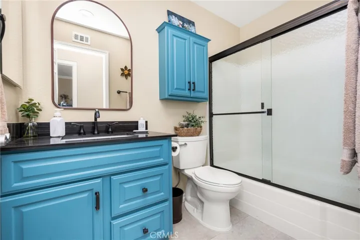 Upstairs Hallway Bathroom