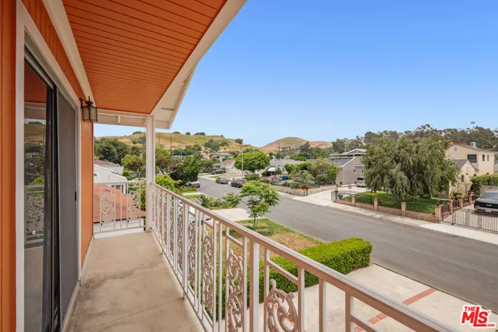2101 N Almadale Avenue, Los Angeles, California 90032