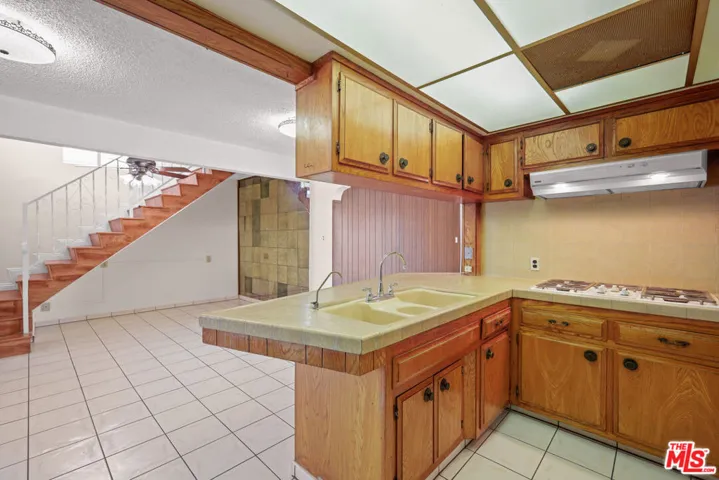 2101 N Almadale Avenue, Los Angeles, California 90032
