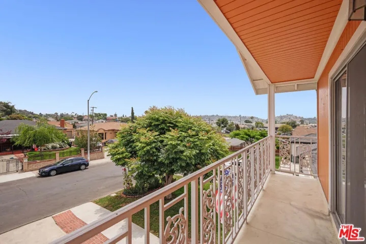 2101 N Almadale Avenue, Los Angeles, California 90032