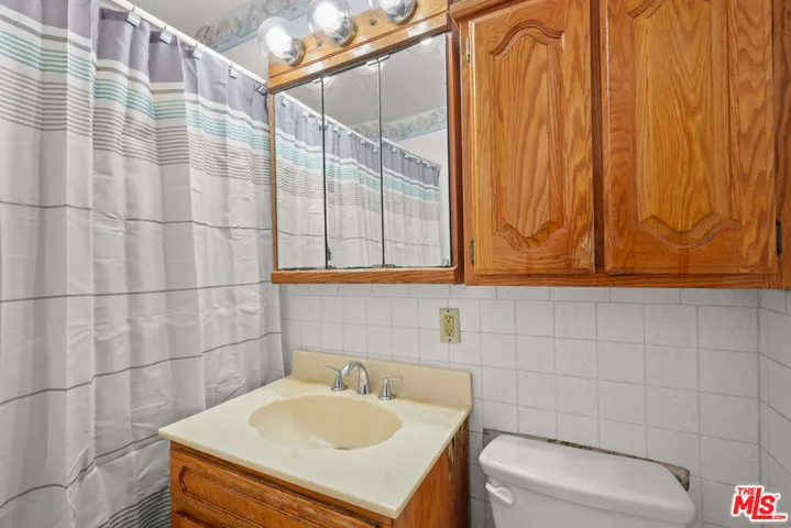 2101 N Almadale Avenue, Los Angeles, California 90032
