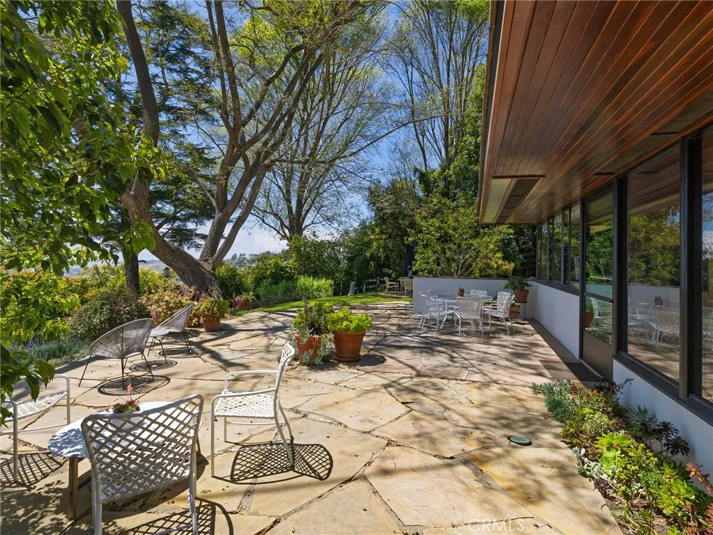 7 Cinchring Road, Rolling Hills, California 90274 home-pic-28