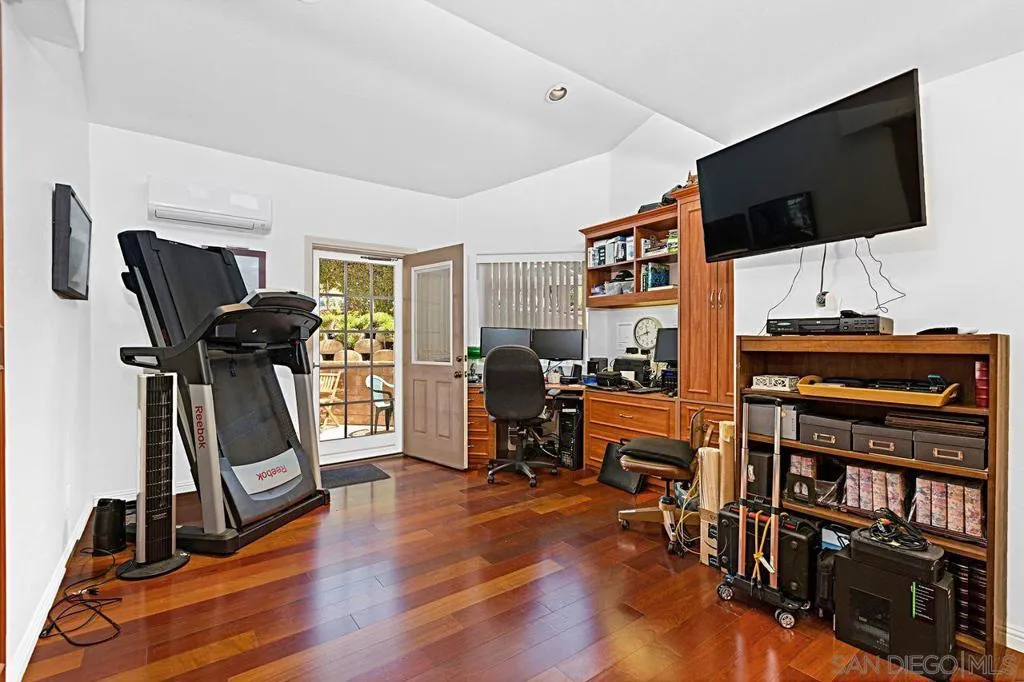 1177 Avenida Amantea, La Jolla, California 92037 home-pic-21