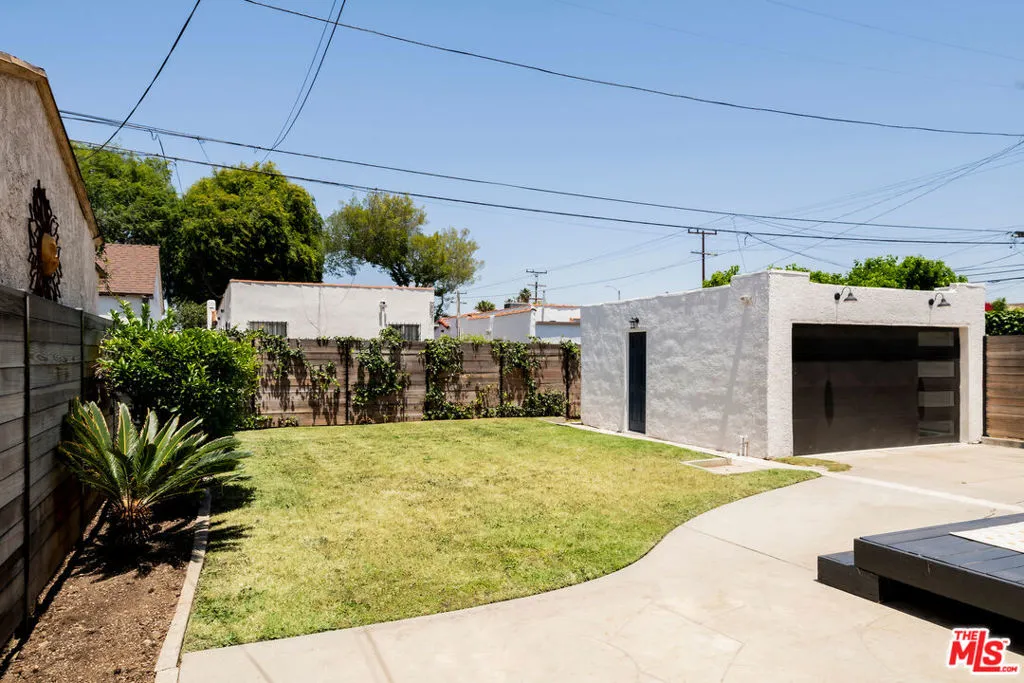 3627 W 64th Street, Los Angeles, California 90043 home-pic-32
