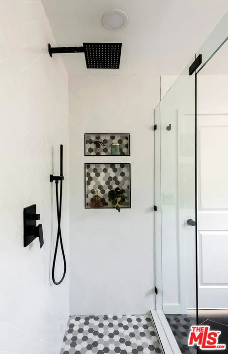 3627 W 64th Street, Los Angeles, California 90043 home-pic-23