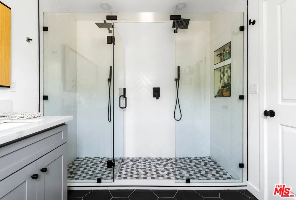 3627 W 64th Street, Los Angeles, California 90043 home-pic-22