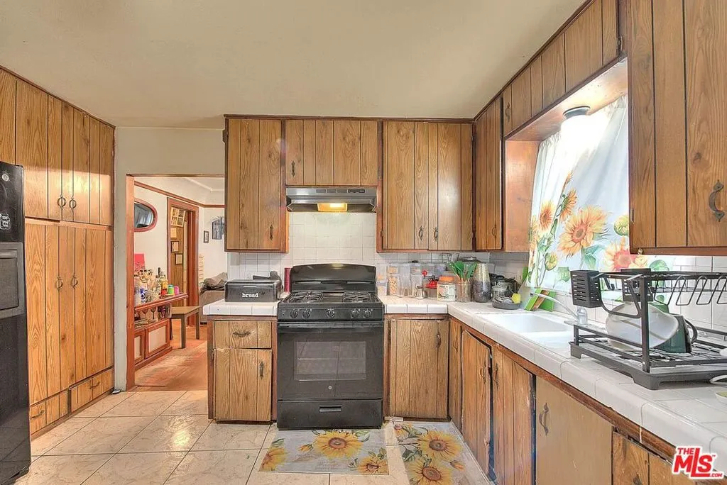 328 W 88th Place, Los Angeles, California 90003 home-pic-13