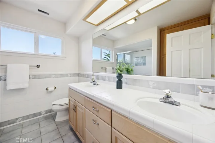 993 Las Palmas Way, San Luis Obispo, California 93401
