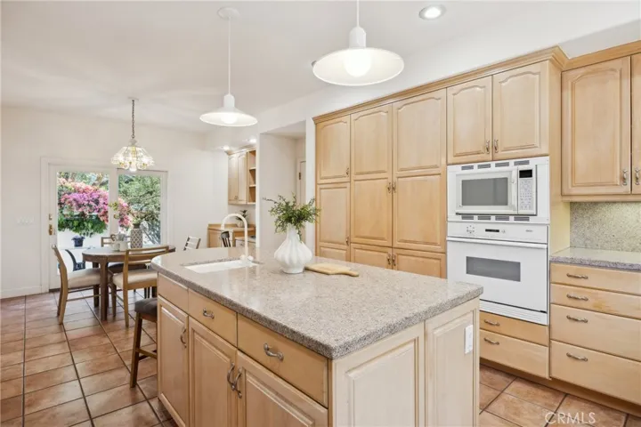 993 Las Palmas Way, San Luis Obispo, California 93401