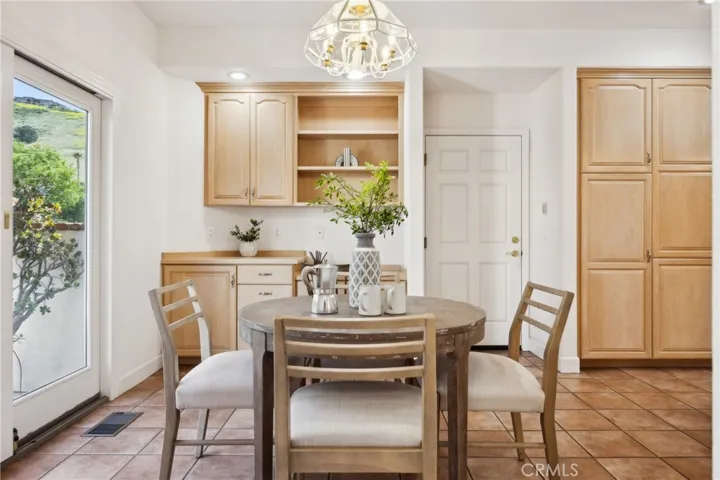 993 Las Palmas Way, San Luis Obispo, California 93401