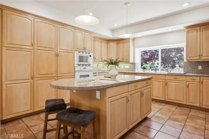 993 Las Palmas Way, San Luis Obispo, California 93401