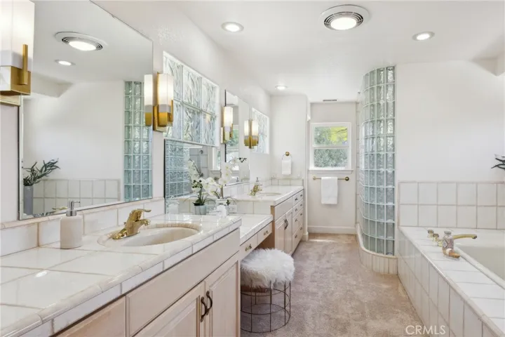 993 Las Palmas Way, San Luis Obispo, California 93401