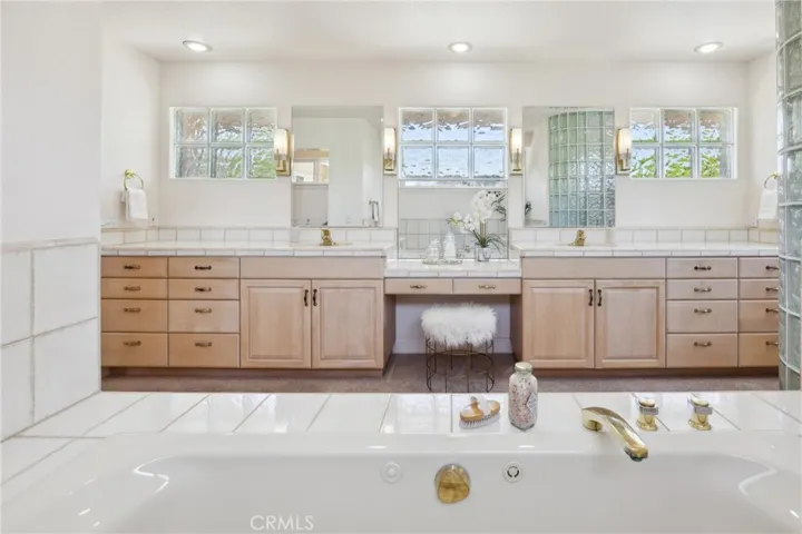 993 Las Palmas Way, San Luis Obispo, California 93401