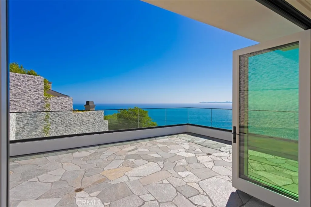 31 N Vista De Catalina, Laguna Beach, California 92651 home-pic-17