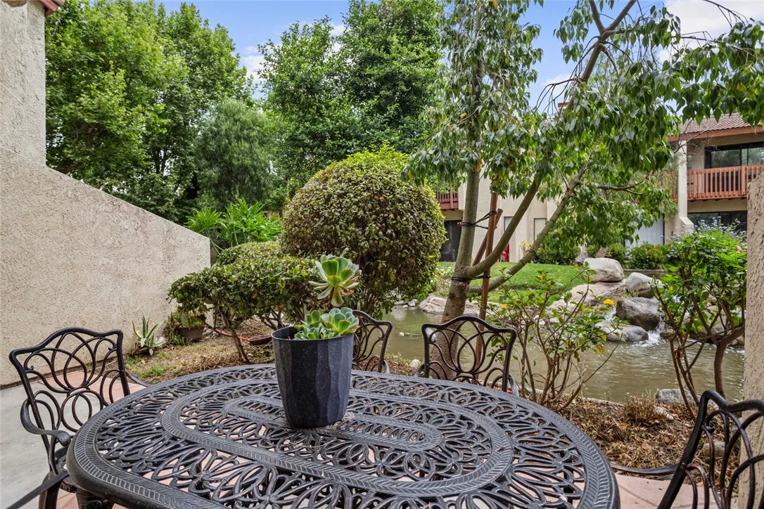 5720 Owensmouth Ave  home-pic-17