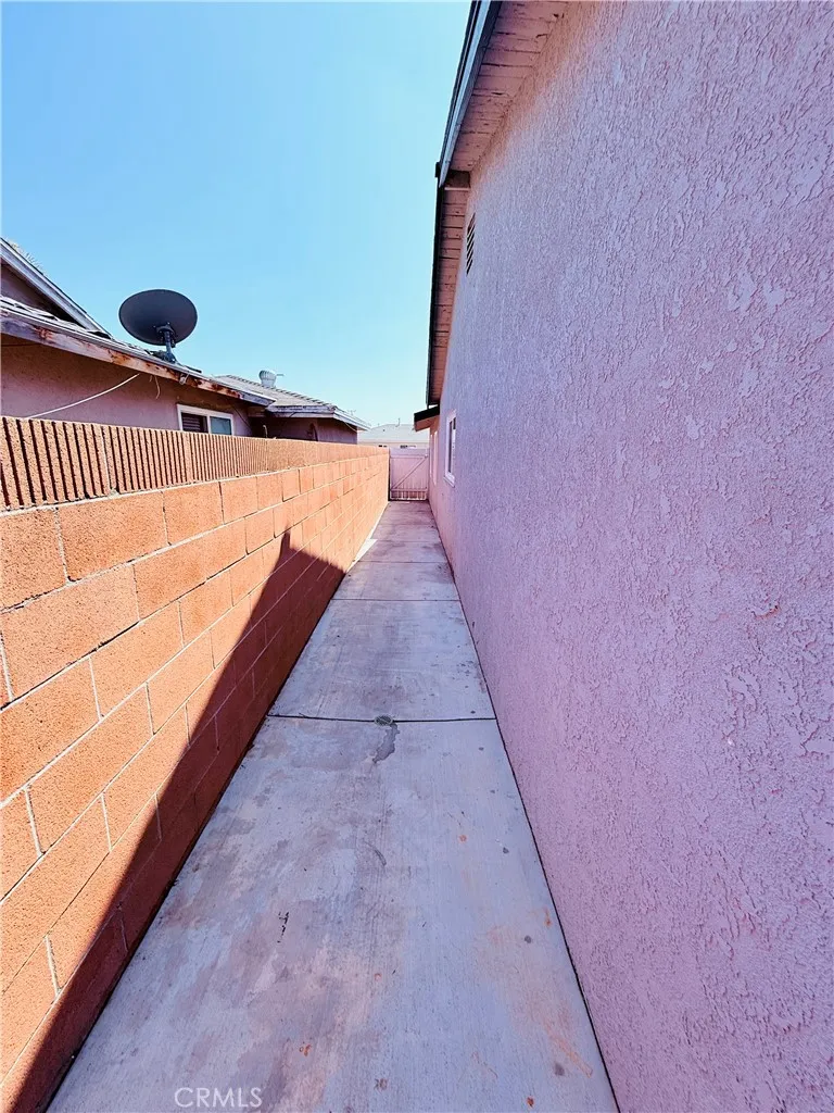 2309 W Anahurst Place, Santa Ana, California 92704 home-pic-23