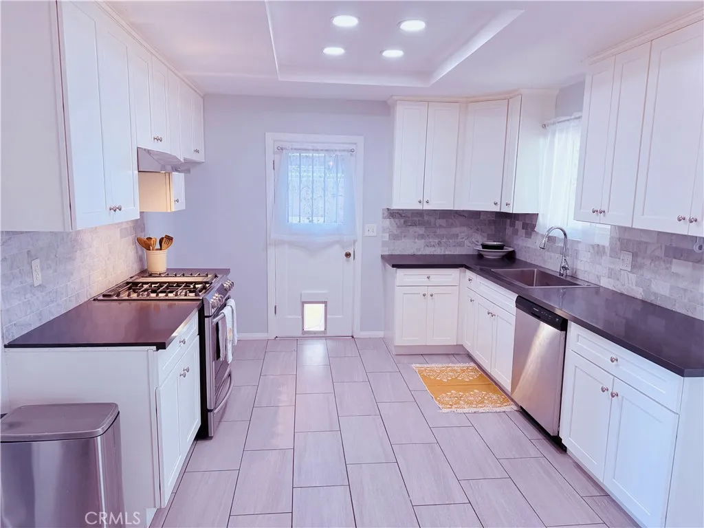 2309 W Anahurst Place, Santa Ana, California 92704 home-pic-4