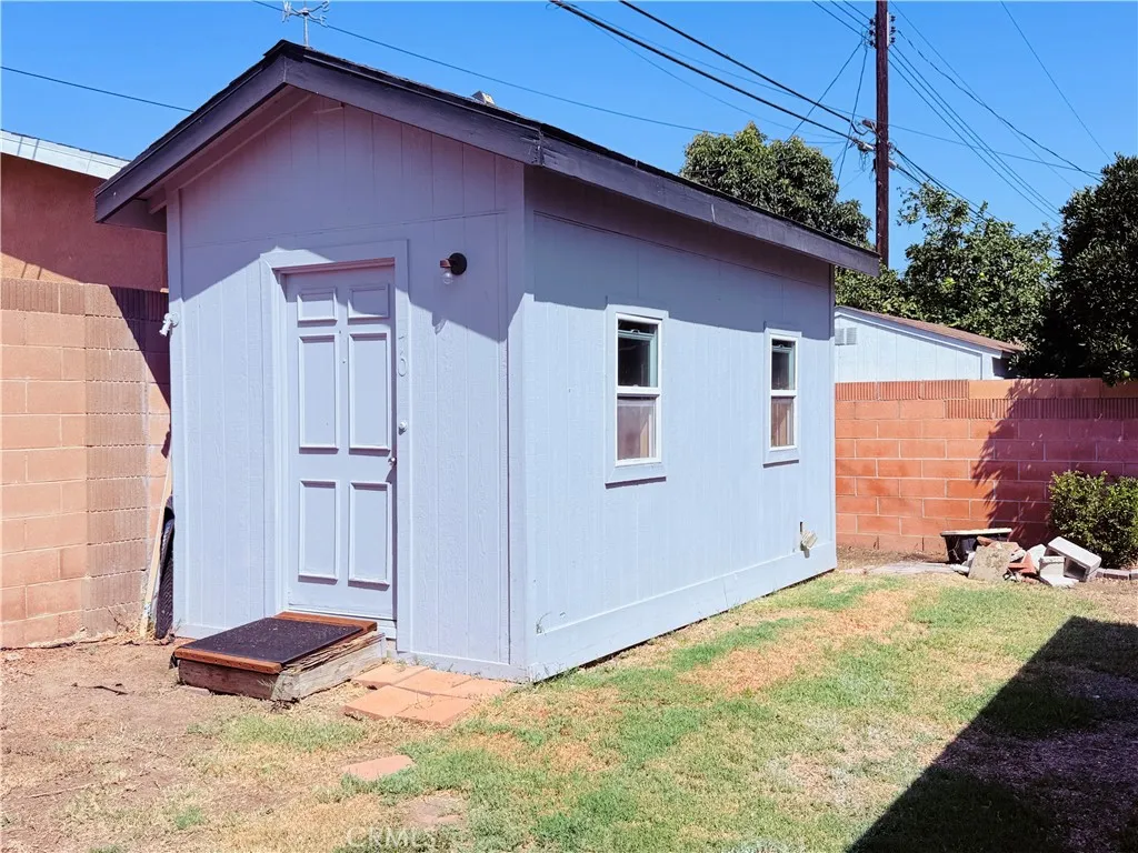 2309 W Anahurst Place, Santa Ana, California 92704 home-pic-26
