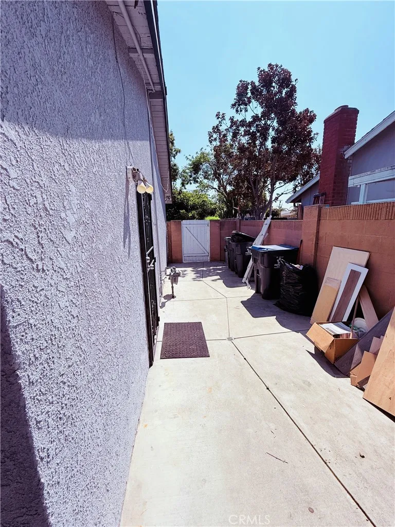 2309 W Anahurst Place, Santa Ana, California 92704 home-pic-25