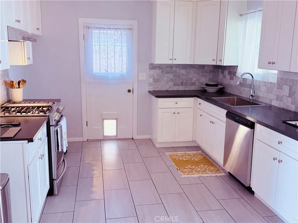 2309 W Anahurst Place, Santa Ana, California 92704 home-pic-3
