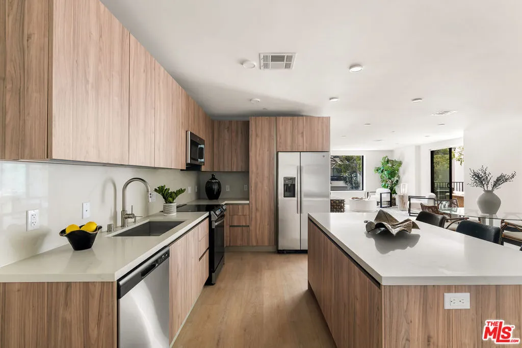 3649 Regal Place 203, Los Angeles, California 90068 home-pic-10