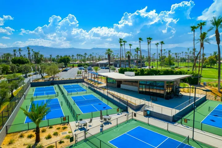 15-web-or-mls-Desert Horizons25_OPMG_082