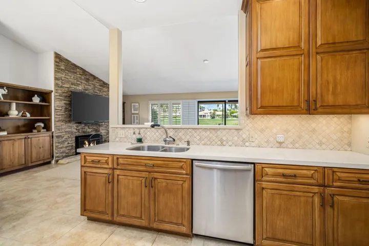 32-web-or-mls-JKGuadalupe_OPMG_0525_032