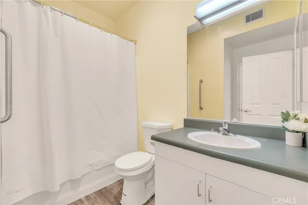 8021 S Vermont Avenue 36, Los Angeles, California 90044 home-pic-20