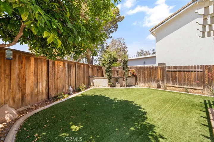 Beautiful yard for the kids or pets.