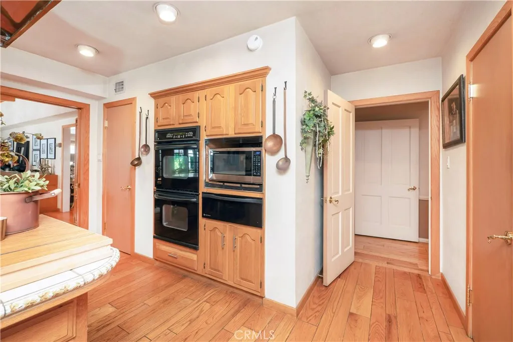 3152 Parkside Drive, San Bernardino, California 92404 home-pic-25