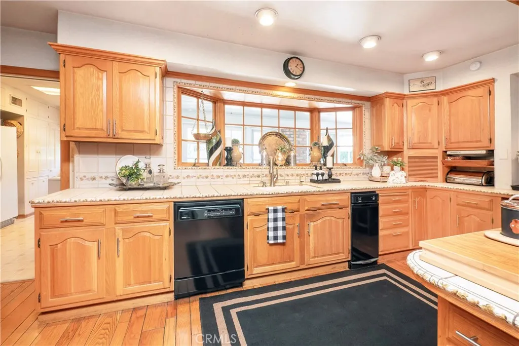 3152 Parkside Drive, San Bernardino, California 92404 home-pic-23
